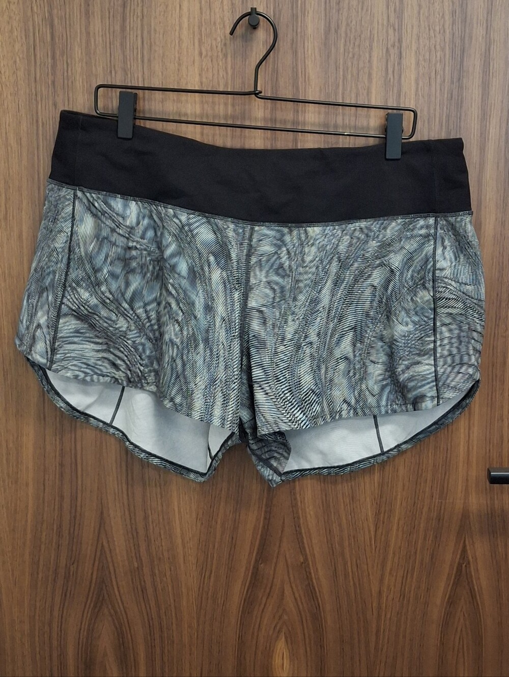 Lululemon Speed Up Mid-Rise Short 4" Sz 14